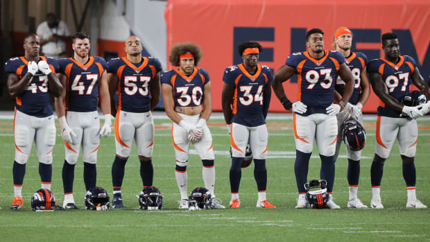 Broncos players, including Phillip Lindsay, line up before the 2020 season opener